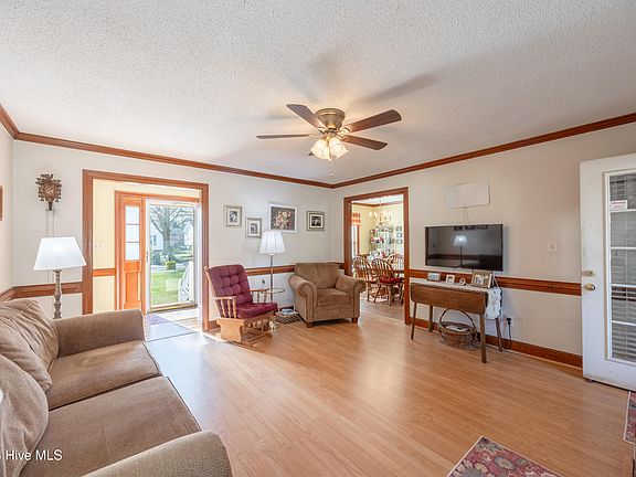 5th image of 2410 Saint John Drive SW