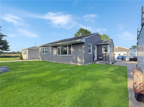 817 N Charles St, Shelbyville, IL 62565