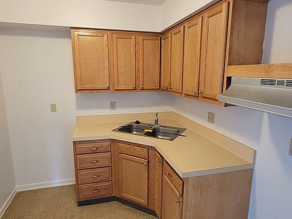 4th image of 2710 Packard Dr #2714