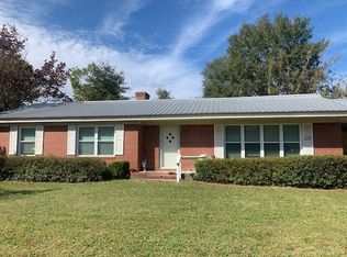 621 Freedom St, Swainsboro, GA 30401