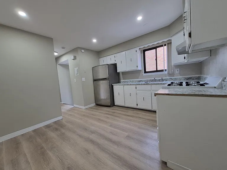 438 Travis Ave #2 — Photo 5