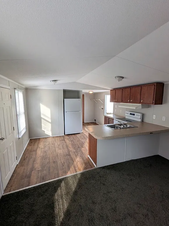 2 bed, $850 — Photo 2