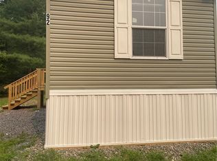92 3rd St, Farmington, NY 14425