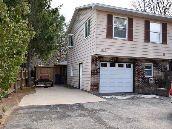 3rd image of 1059 Knoll Crest Ct