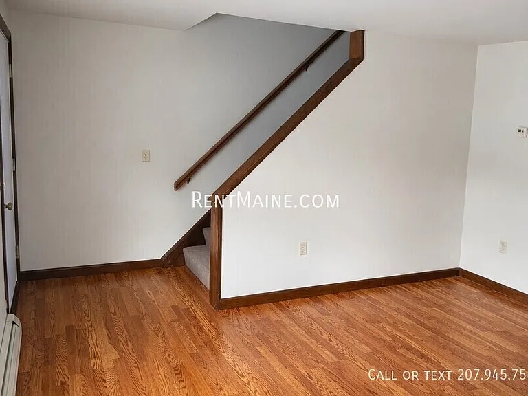19 Hemlock St — Photo 2