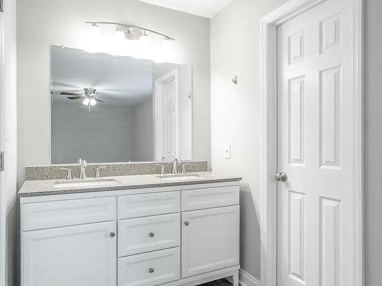 8214 Holly Crest Dr — Photo 39