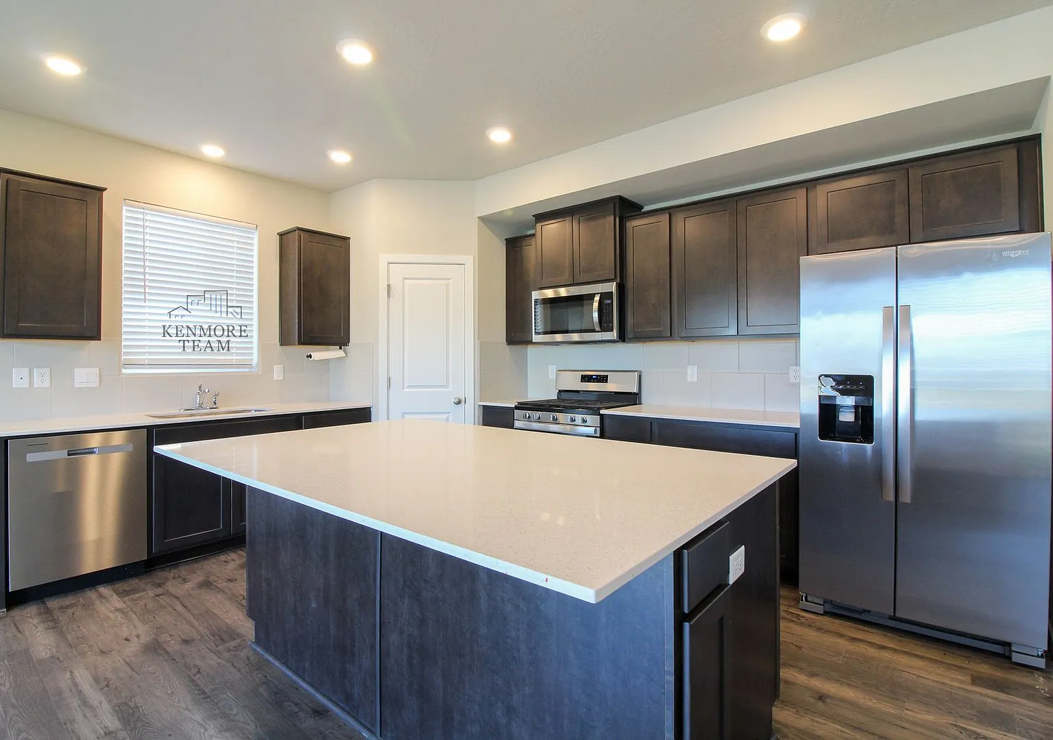 5 Bed, 2.5 Bath Home in West Richland — Photo 2