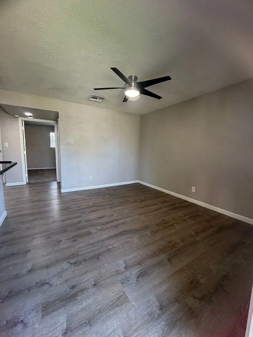 Biltmore District - Renovated Apartment Homes! — Photo 2