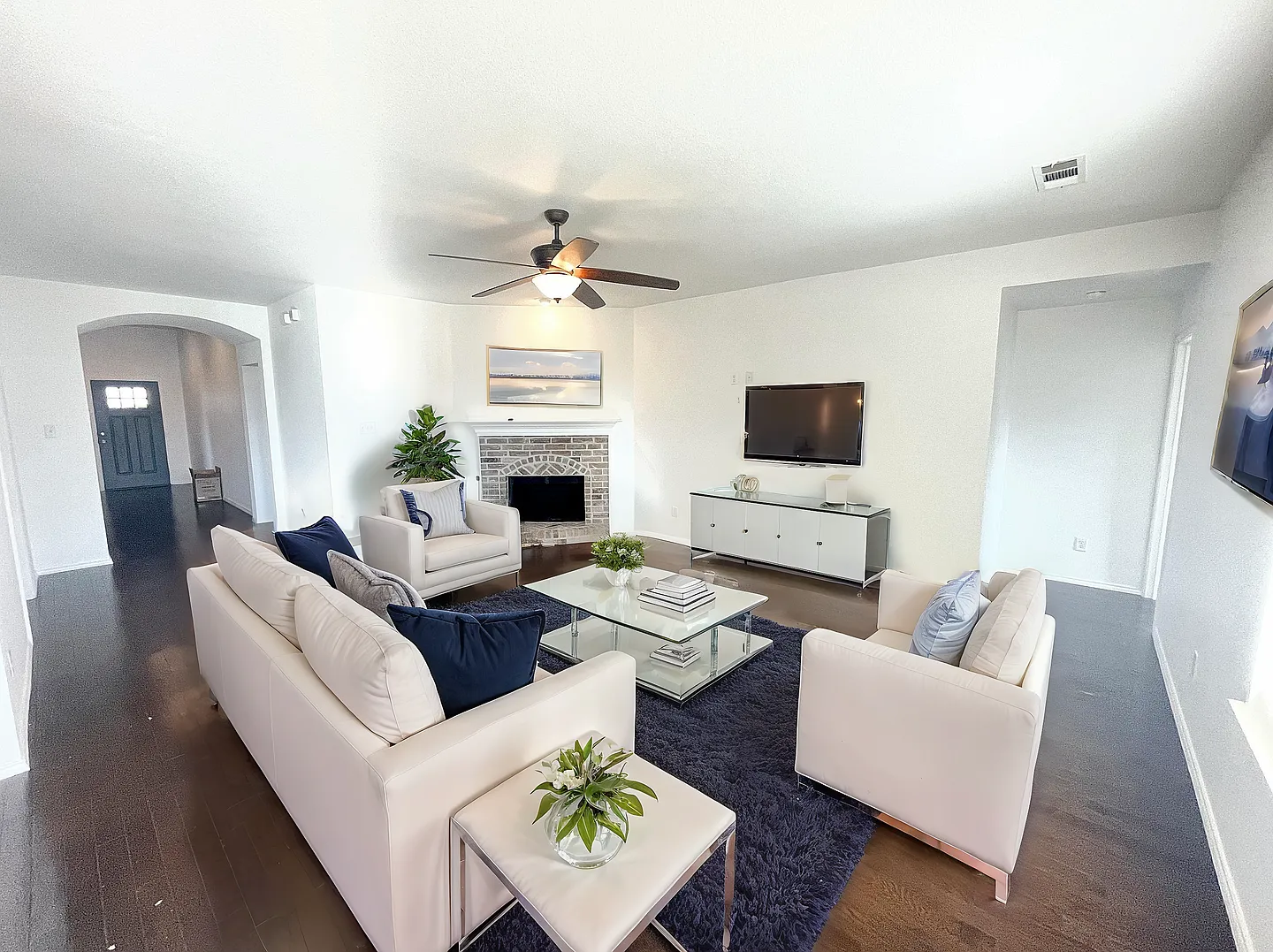 Exquisite 4-Bedroom Home in the Prestigious Light Farms Neighborhood — Photo 2