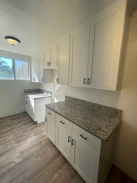 1st image of 1286 N Summit Ave #101