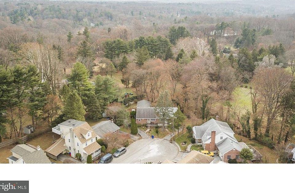 Aerial view, house is in middle on right side