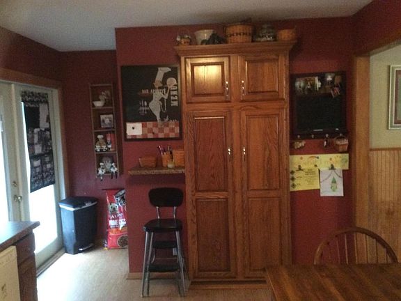 KITCHEN WITH ALRGE PANTRY