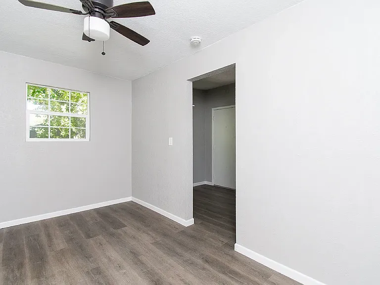 605 N Main St — Photo 11