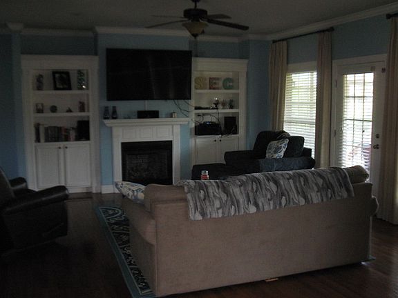3rd image of 1528 Helmsdale Dr