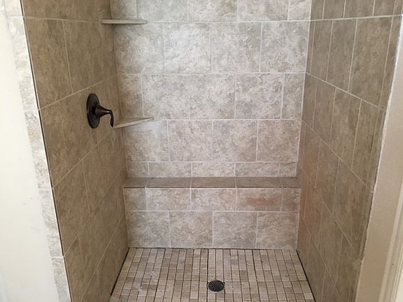 5th image of 106 Maxwell Way