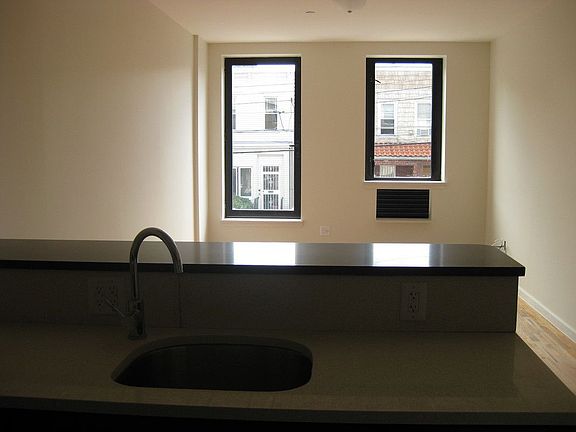 4th image of 2658 30th St APT 4F