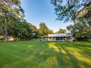 143 Bluebonnet Dr, Jones Creek, TX 77541