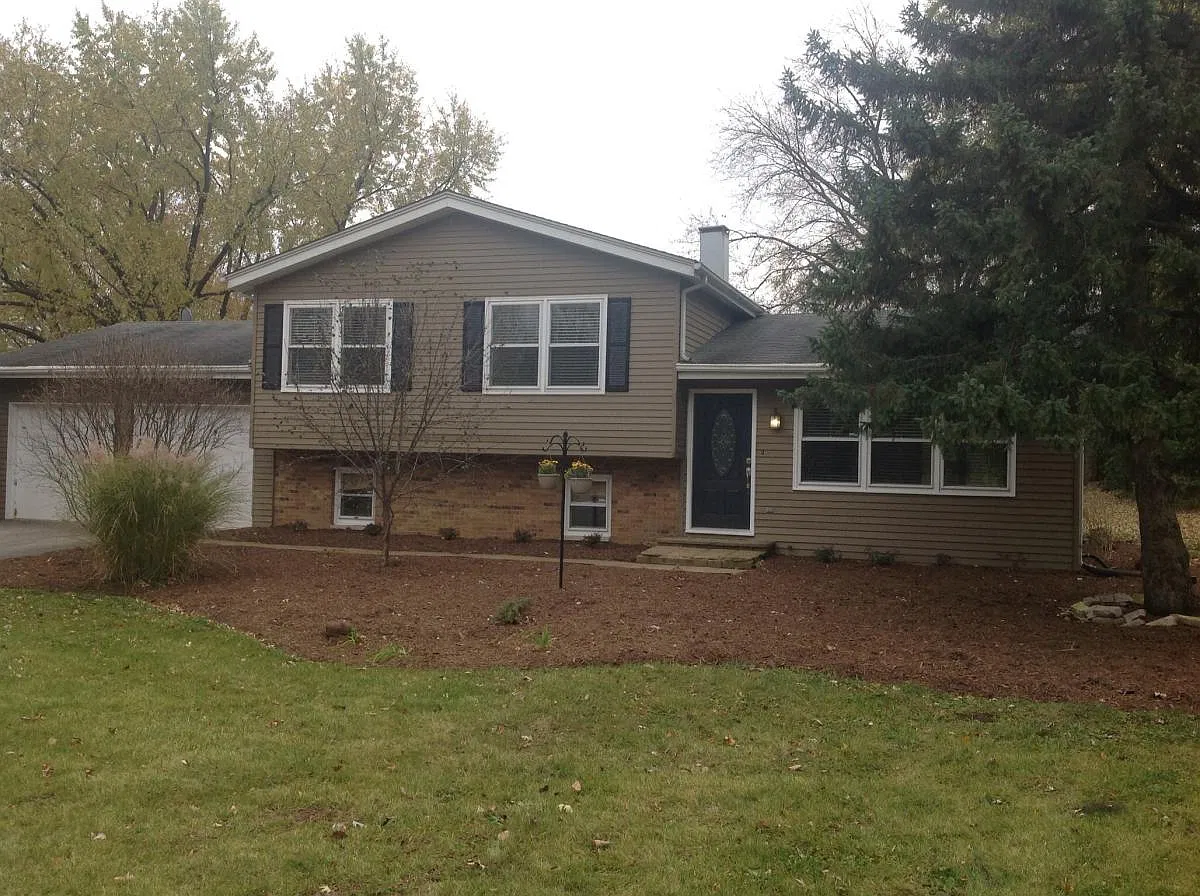 38w411 Toms Trail Drive — Photo 1
