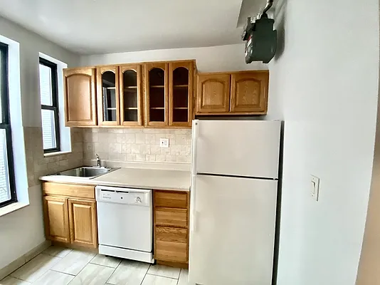 Rented by Crosstown Apartments NYC | media 9