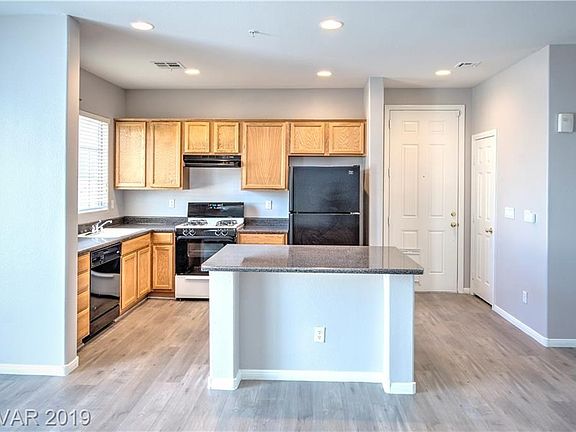 4th image of 740 Piercey Ct
