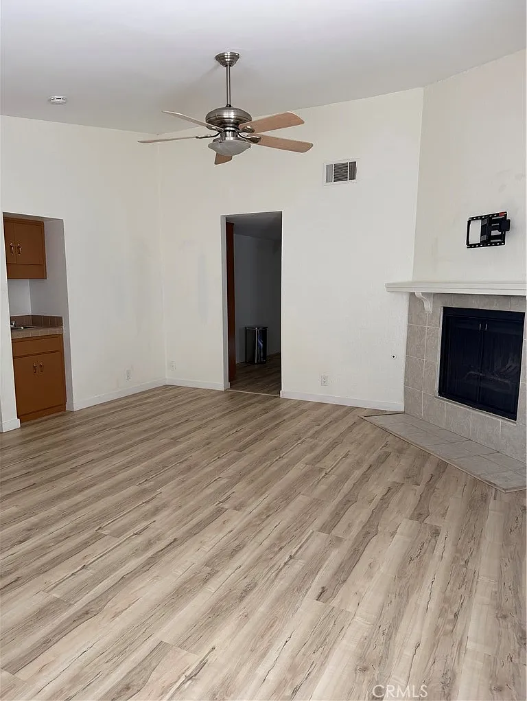 3 bed, 1380 sqft, $2,500 — Photo 2