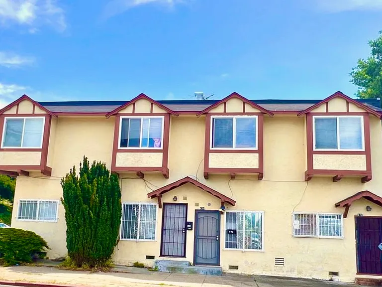 474 Van Dyke Ave — Photo 3