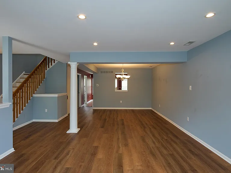 3604 Carriage Ct N — Photo 5