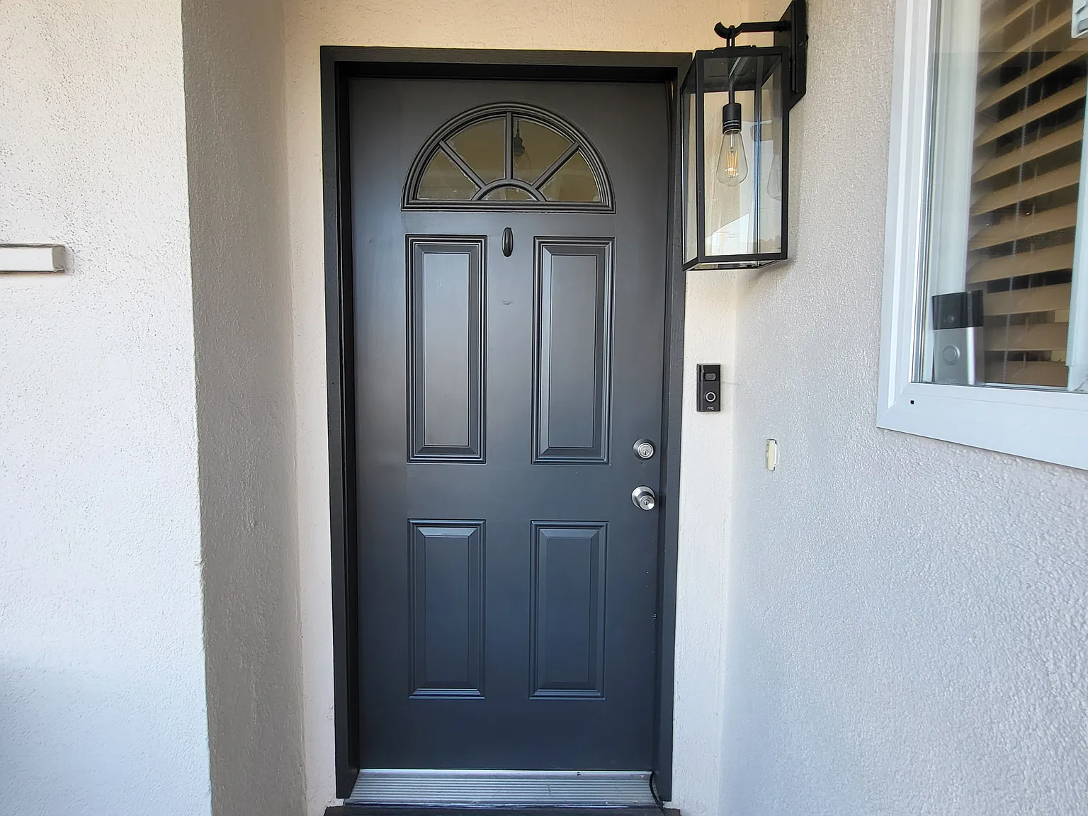 3 bed, 1255 sqft, $3,700 — Photo 2