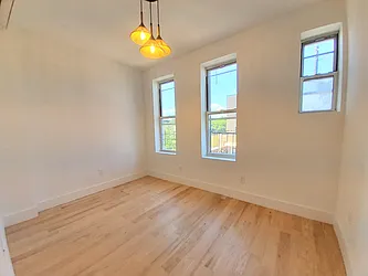 Rented by Rennit Inc.