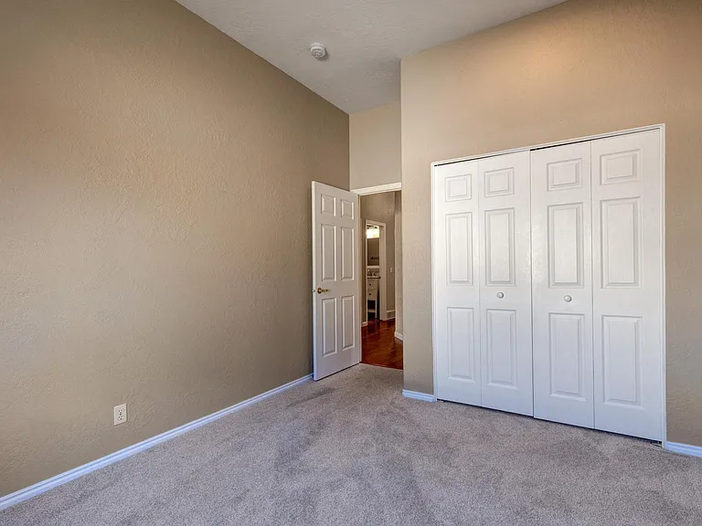 1656 W Silver Springs Rd — Photo 15