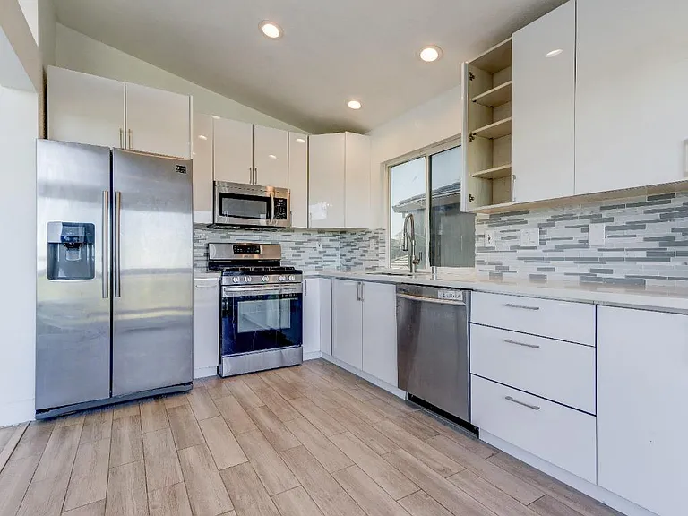 Frontera Dr — Photo 9