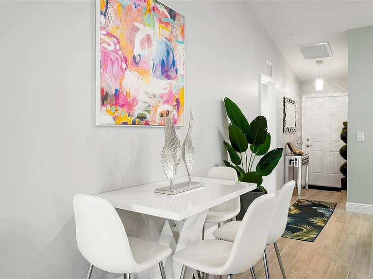 2098 Como St — Photo 12
