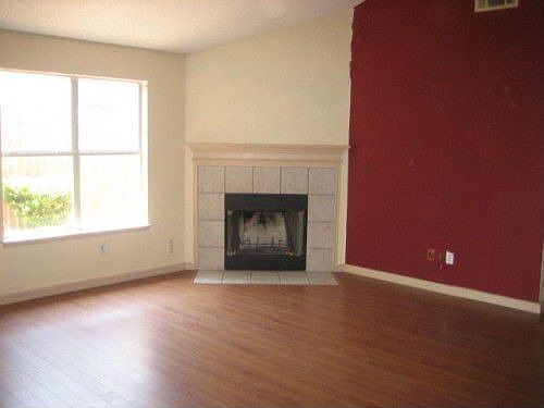 3rd image of 526 Hollyberry Dr