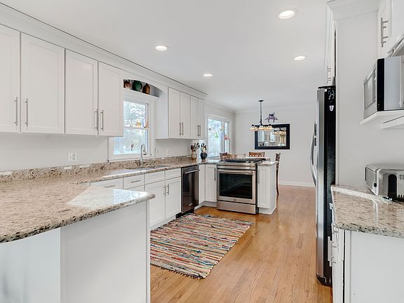 4th image of 4907 Valerie Dr