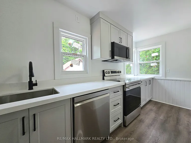 49 Hunt Ave — Photo 3