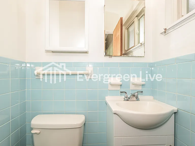 285 Versailles Dr — Photo 7