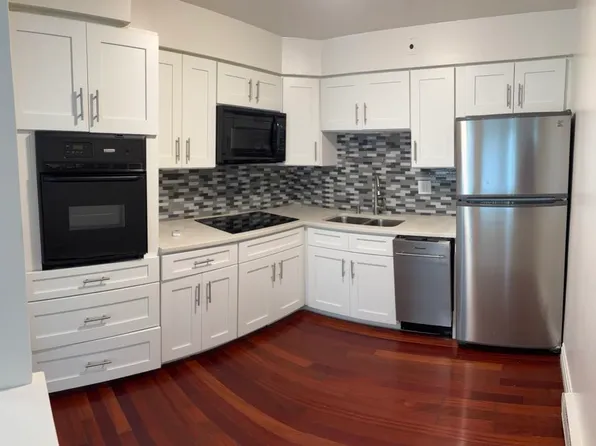 1754 E Oakton St APT 106, Des Plaines, IL 60018