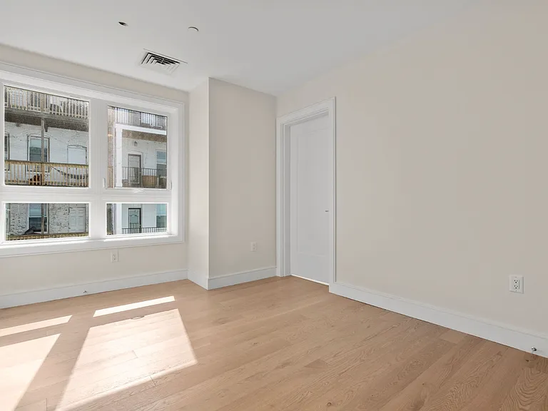 301 Border St #303 — Photo 15