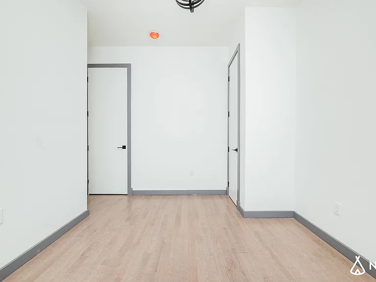 2553 Church Ave #2F — Photo 11