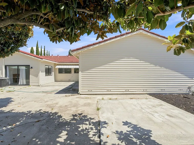 800 Locust Dr — Photo 45