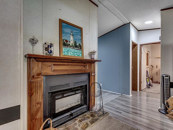 5th image of 300 Rolling Ridge Dr.