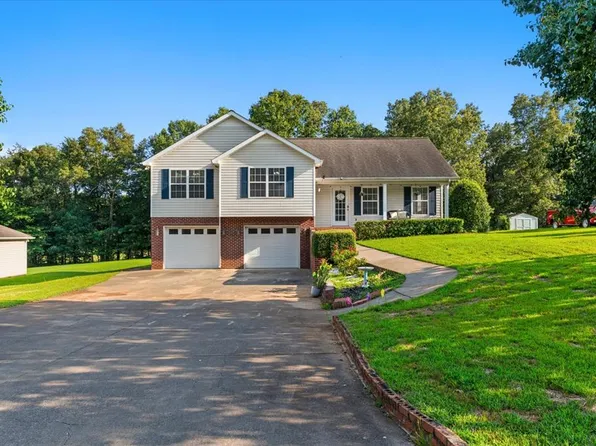 146 N Star Dr, Chatsworth, GA 30705