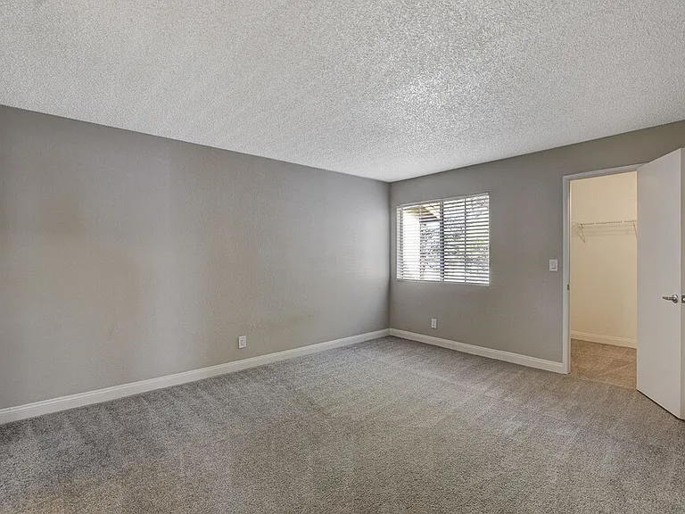 Diamondhead Apartments — Photo 6