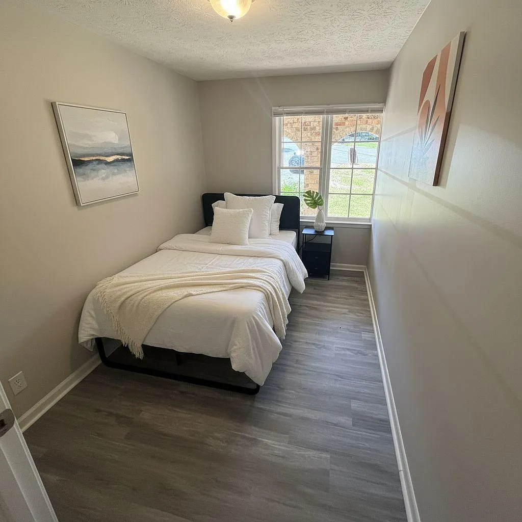 4 bed, 4.0 bath, 2300 sqft, $693 — Photo 1