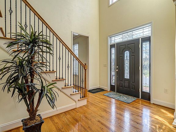 4th image of 213 Bentwood Ct