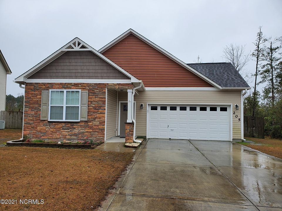 1st image of 205 Hidden Oaks Dr