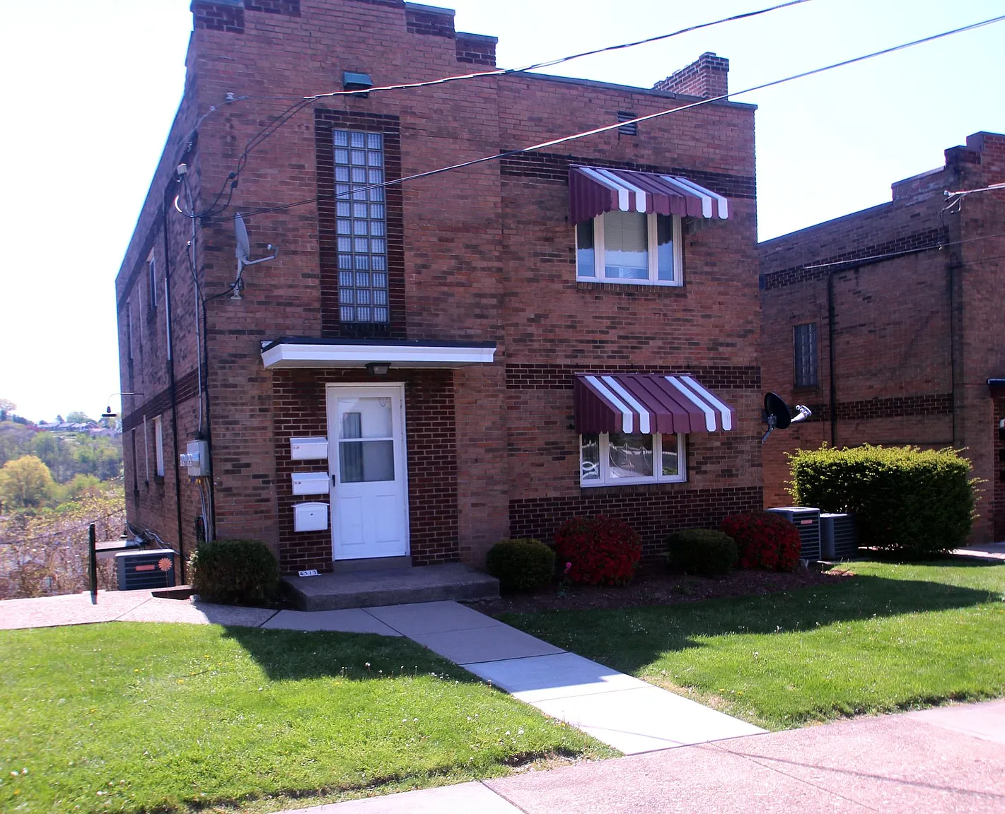 4513 Main St photo 1