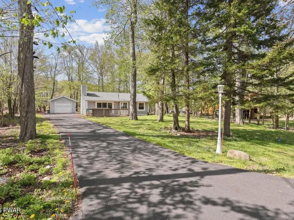 209 Greenbriar Cir, Tobyhanna, PA 18466