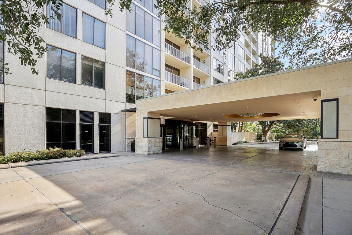 N Post Oak Ln 1805-001.jpg