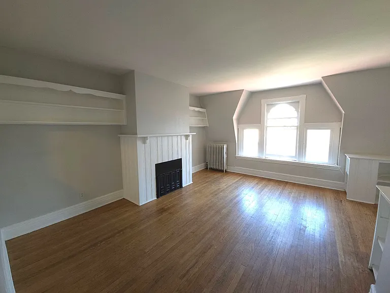 21 N Ferry St — Photo 10
